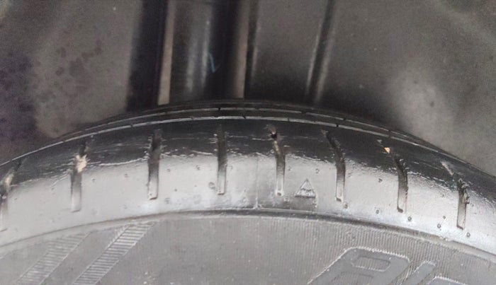 2020 Maruti Ciaz ALPHA  AT 1.5 SHVS PETROL, Petrol, Automatic, 71,572 km, Right Rear Tyre Tread