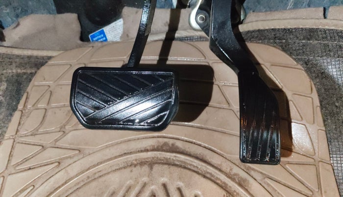 2020 Maruti Ciaz ALPHA  AT 1.5 SHVS PETROL, Petrol, Automatic, 71,572 km, Pedals