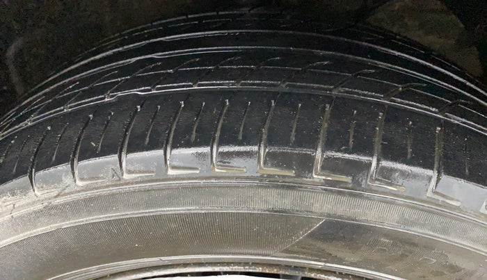 2016 Maruti Baleno DELTA PETROL 1.2, Petrol, Manual, 83,650 km, Right Front Tyre Tread