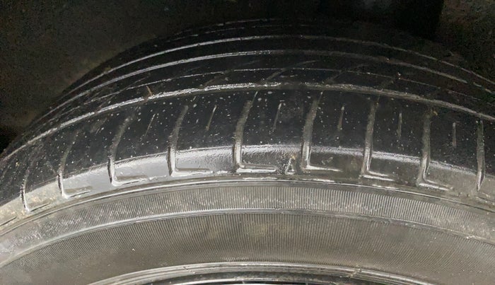 2016 Maruti Baleno DELTA PETROL 1.2, Petrol, Manual, 83,650 km, Left Rear Tyre Tread