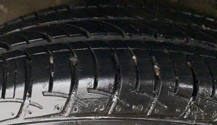 2018 Maruti Celerio ZXI (O), Petrol, Manual, 5,327 km, Right Rear Tyre Tread