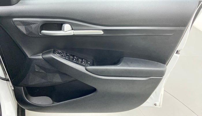 2022 KIA SELTOS HTK PLUS AT 1.5 DIESEL, Diesel, Automatic, 7,547 km, Driver Side Door Panels Control