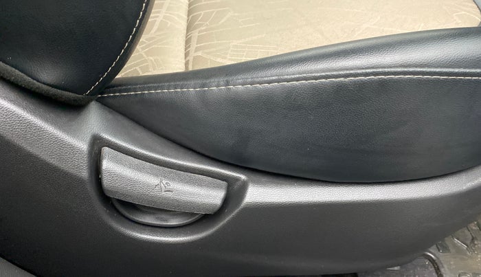 2020 Hyundai Grand i10 SPORTZ 1.2 KAPPA VTVT, Petrol, Manual, 16,831 km, Driver Side Adjustment Panel