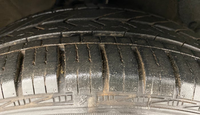 2020 Hyundai Grand i10 SPORTZ 1.2 KAPPA VTVT, Petrol, Manual, 16,831 km, Right Front Tyre Tread