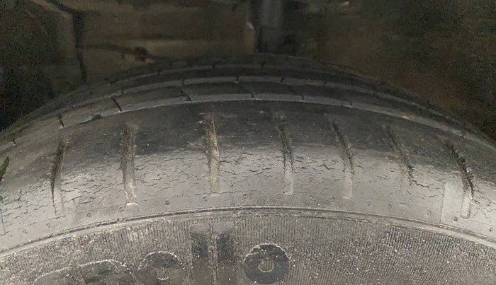 2018 Maruti Ciaz ALPHA 1.4 PETROL, Petrol, Manual, 57,294 km, Left Front Tyre Tread