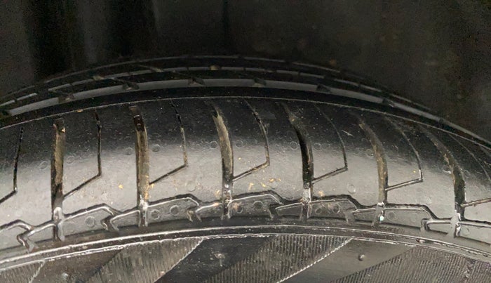 2018 Maruti Ciaz ALPHA 1.4 PETROL, Petrol, Manual, 57,294 km, Right Rear Tyre Tread