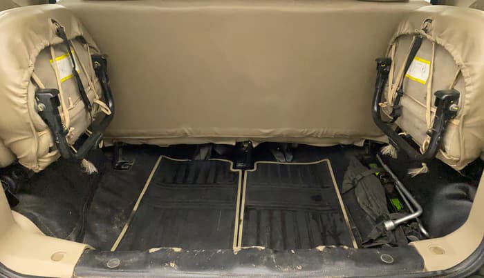 2017 Mahindra TUV300 T8, Diesel, Manual, 48,676 km, Boot Inside