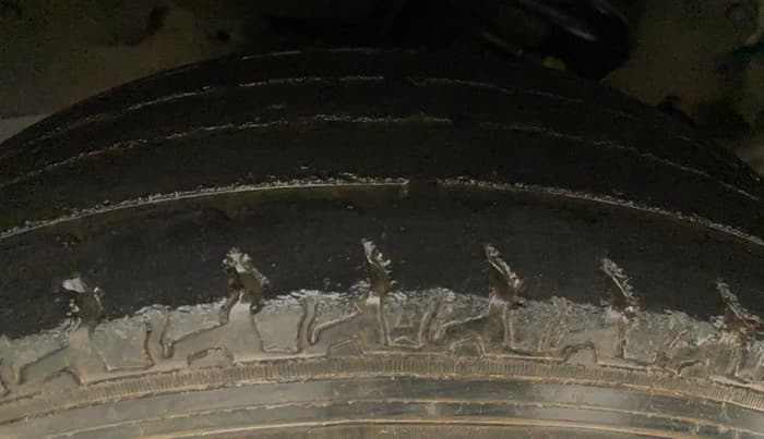2017 Mahindra TUV300 T8, Diesel, Manual, 48,676 km, Right Rear Tyre Tread