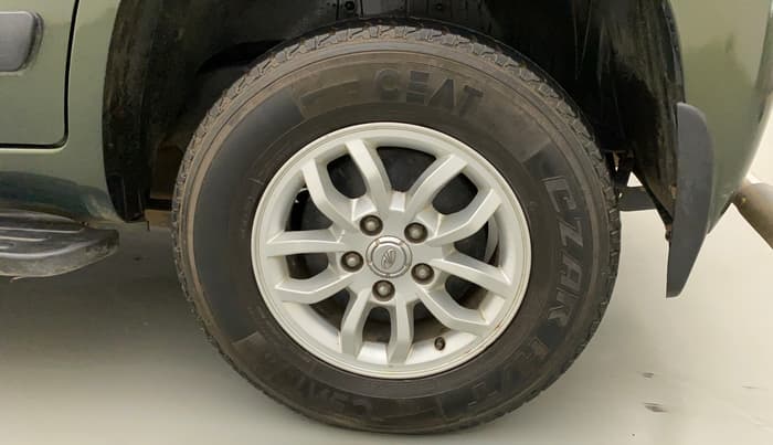 2017 Mahindra TUV300 T8, Diesel, Manual, 48,676 km, Left Rear Wheel