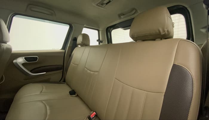 2017 Mahindra TUV300 T8, Diesel, Manual, 48,676 km, Right Side Rear Door Cabin