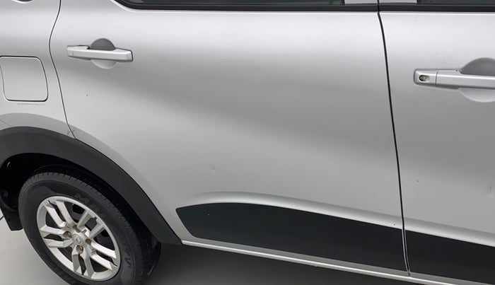 2020 Renault TRIBER RXL MT, Petrol, Manual, 31,090 km, Right rear door - Slightly dented