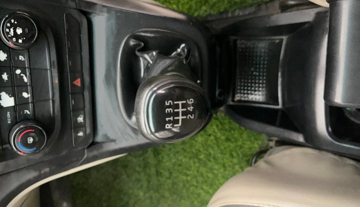 2019 Mahindra MARAZZO M4 7 STR, Diesel, Manual, 71,260 km, Gear Lever