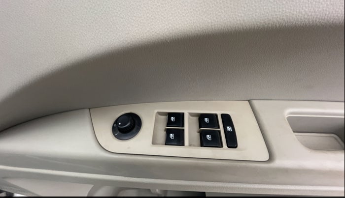 2019 Mahindra MARAZZO M4 7 STR, Diesel, Manual, 71,260 km, Driver Side Door Panels Control