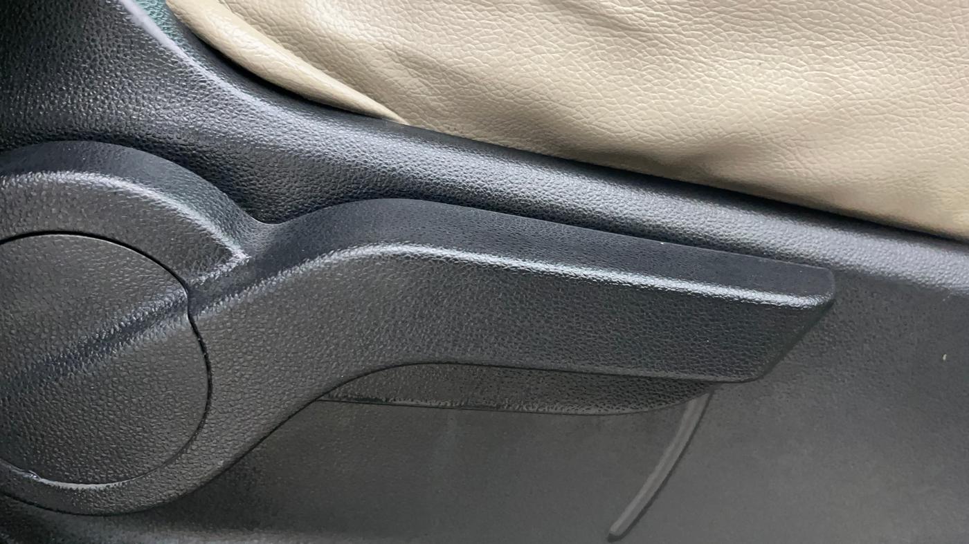 2019 Mahindra MARAZZO M4 7 STR, Diesel, Manual, 71,260 km, Driver Side Adjustment Panel