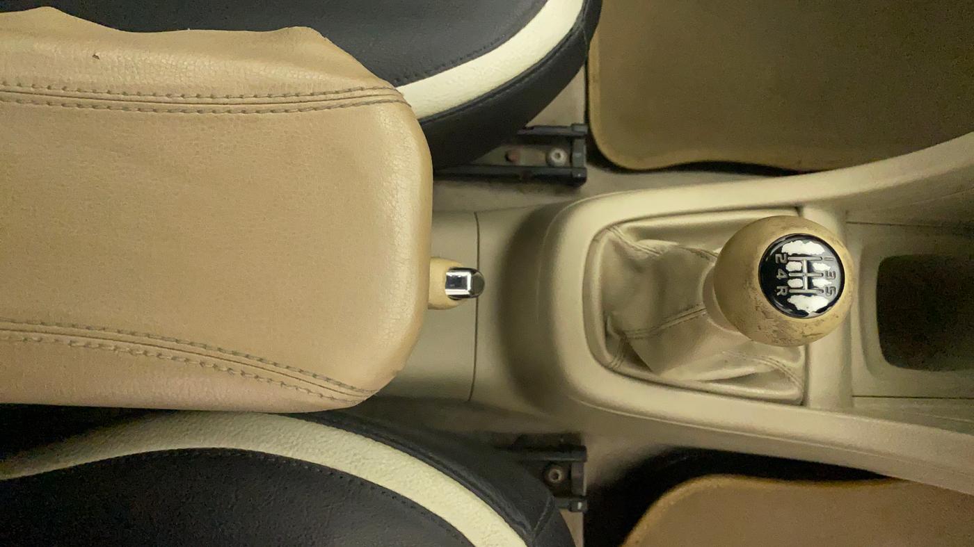 2013 Maruti Swift Dzire ZDI, Diesel, Manual, 1,20,128 km, Gear Lever