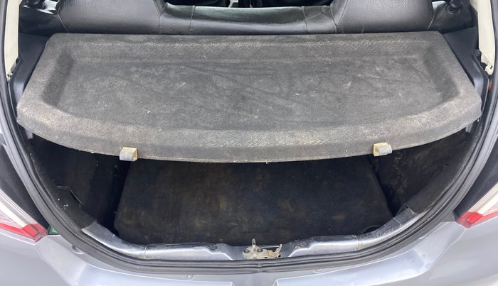 2018 Tata Tiago XT 1.2 REVOTRON, Petrol, Manual, 48,036 km, Dicky (Boot door) - Trim lock has minor damage