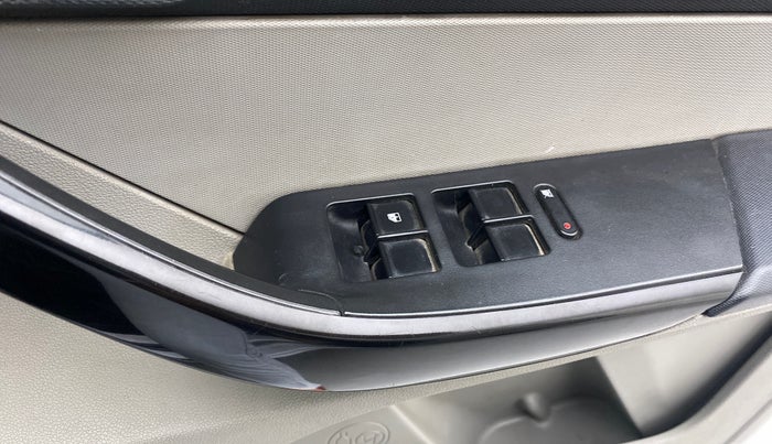 2018 Tata Tiago XT 1.2 REVOTRON, Petrol, Manual, 48,036 km, Right front window switch / handle - Master window function not working