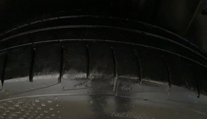 2020 MG HECTOR SHARP 1.5 DCT PETROL, Petrol, Automatic, 32,498 km, Left Rear Tyre Tread