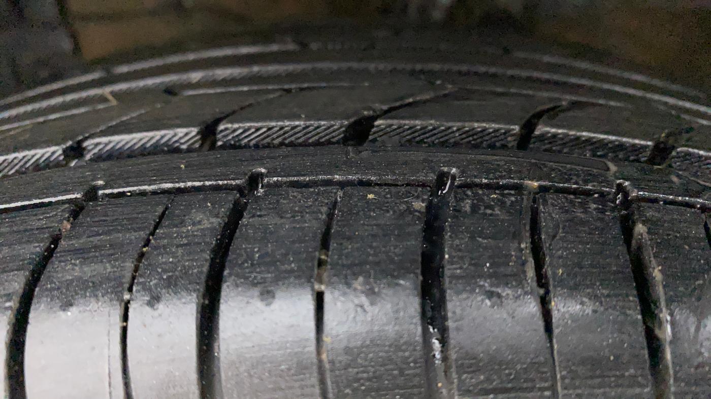 2014 Maruti Swift ZXI, Petrol, Manual, 33,447 km, Left Front Tyre Tread