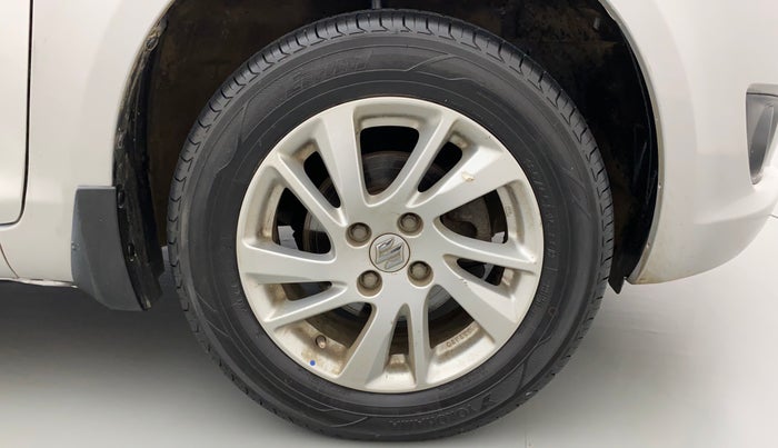 2014 Maruti Swift ZXI, Petrol, Manual, 33,447 km, Right Front Wheel