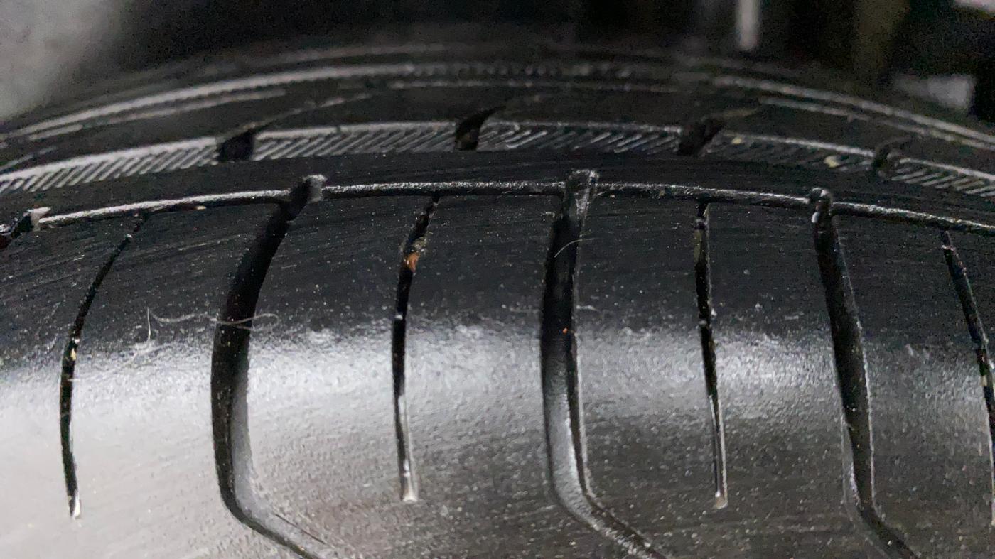 2014 Maruti Swift ZXI, Petrol, Manual, 33,447 km, Left Rear Tyre Tread