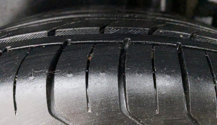 2014 Maruti Swift ZXI, Petrol, Manual, 33,447 km, Left Rear Tyre Tread