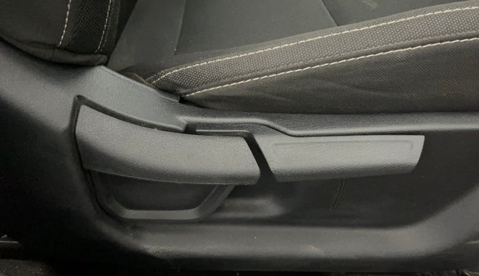 2022 Hyundai NEW I20 ASTA (O) 1.5 CRDI MT, Diesel, Manual, 27,520 km, Driver Side Adjustment Panel