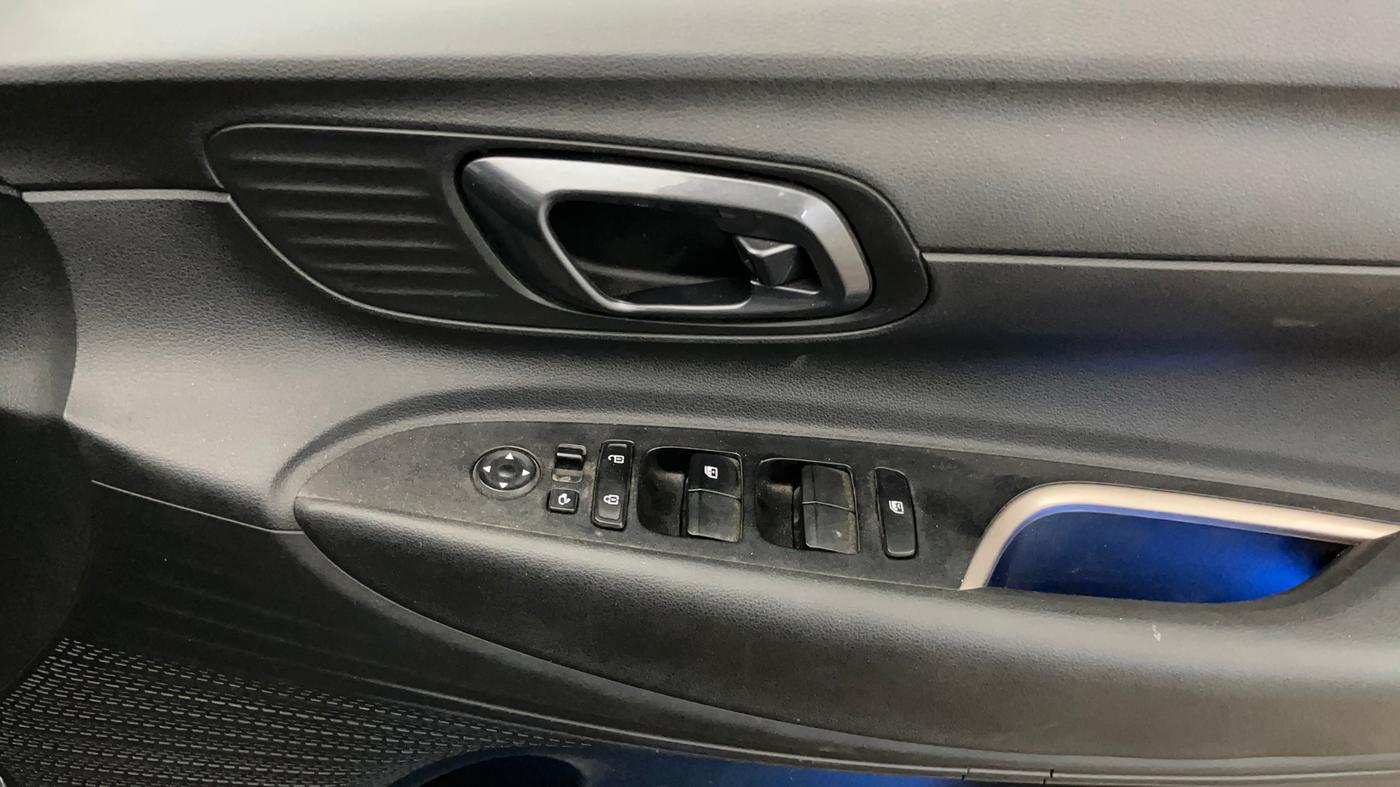 2022 Hyundai NEW I20 ASTA (O) 1.5 CRDI MT, Diesel, Manual, 27,633 km, Driver Side Door Panels Control