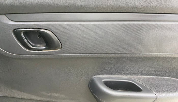 2016 Renault Kwid RXT 0.8, Petrol, Manual, 62,857 km, Driver Side Door Panels Control