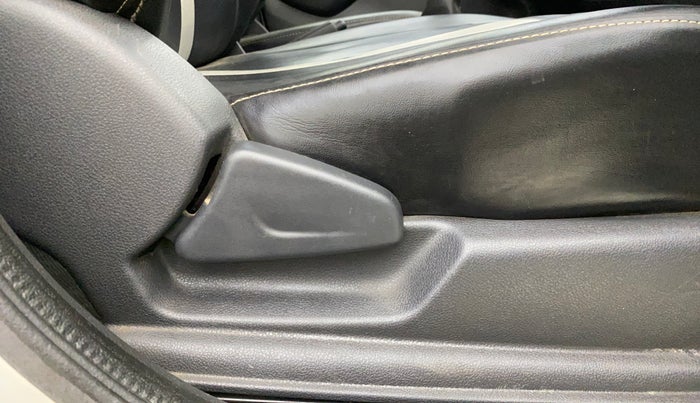 2016 Renault Kwid RXT 0.8, Petrol, Manual, 62,857 km, Driver Side Adjustment Panel