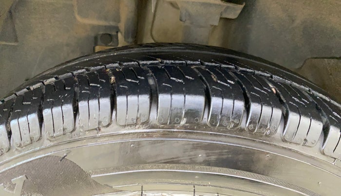 2016 Renault Kwid RXT 0.8, Petrol, Manual, 62,857 km, Left Front Tyre Tread