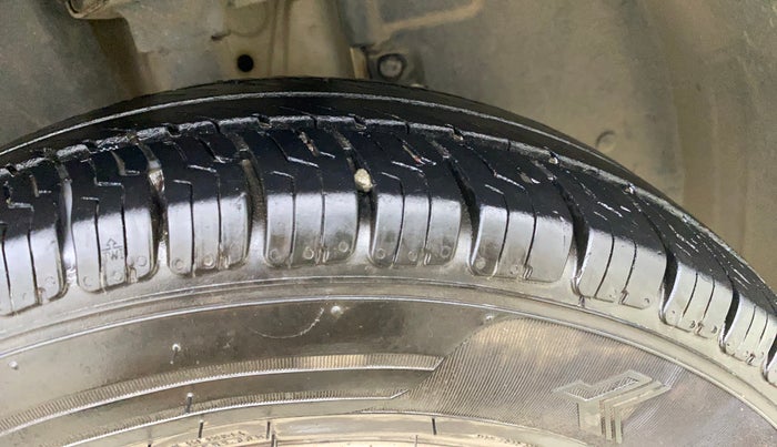 2016 Renault Kwid RXT 0.8, Petrol, Manual, 62,857 km, Right Front Tyre Tread