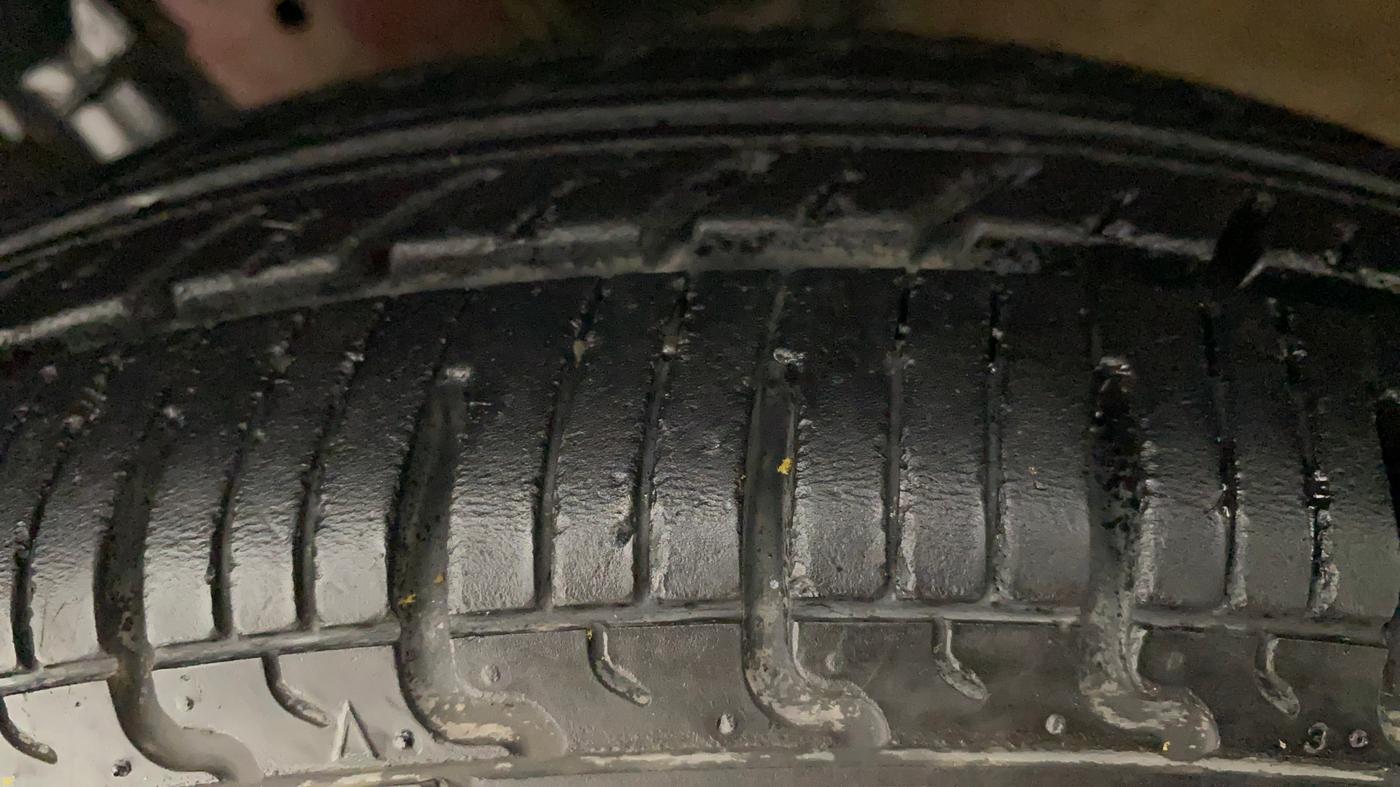 2015 Renault Kwid RXT 0.8, Petrol, Manual, 36,585 km, Left Front Tyre Tread