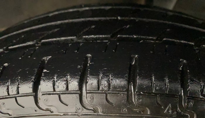 2015 Renault Kwid RXT 0.8, Petrol, Manual, 36,585 km, Left Rear Tyre Tread