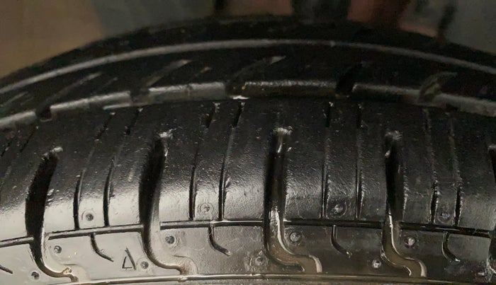 2015 Renault Kwid RXT 0.8, Petrol, Manual, 36,585 km, Right Front Tyre Tread