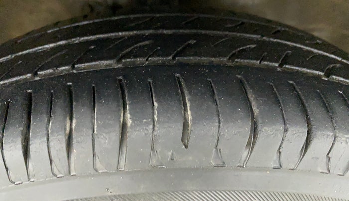 2014 Maruti Wagon R 1.0 LXI CNG, CNG, Manual, 67,997 km, Right Front Tyre Tread