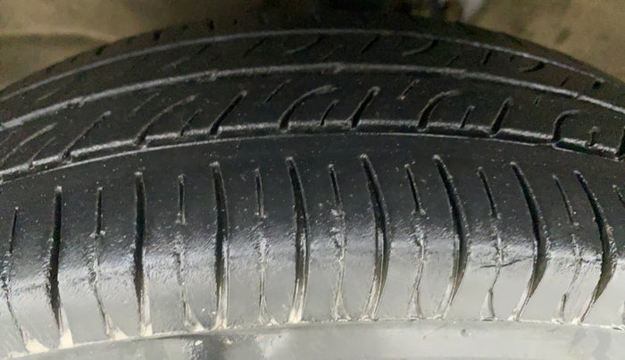 2014 Maruti Wagon R 1.0 LXI CNG, CNG, Manual, 67,997 km, Left Front Tyre Tread