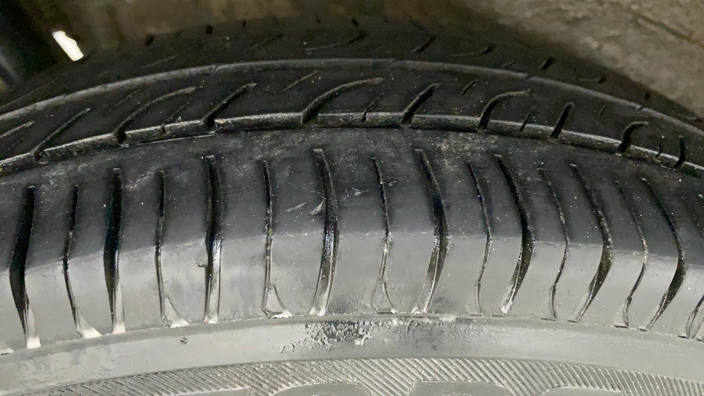 2014 Maruti Wagon R 1.0 LXI CNG, CNG, Manual, 67,997 km, Right Rear Tyre Tread