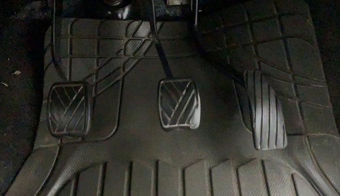 2014 Maruti Wagon R 1.0 LXI CNG, CNG, Manual, 67,997 km, Pedals