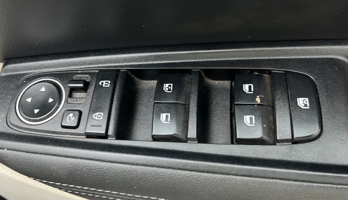 2021 KIA SONET HTX 1.0 IMT, Petrol, Manual, 36,427 km, Driver Side Door Panels Control