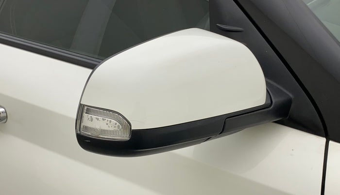 2022 Hyundai VENUE SX PLUS 1.0 TURBO DCT, Petrol, Automatic, 1,316 km, Right rear-view mirror - Indicator light has minor damage