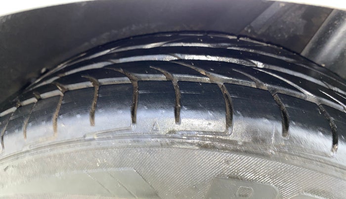 2017 Hyundai New Elantra 2.0 SX AT PETROL, Petrol, Automatic, 51,814 km, Left Rear Tyre Tread