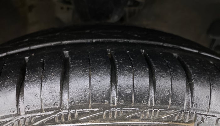 2012 Hyundai i10 SPORTZ 1.2, Petrol, Manual, 73,424 km, Right Front Tyre Tread
