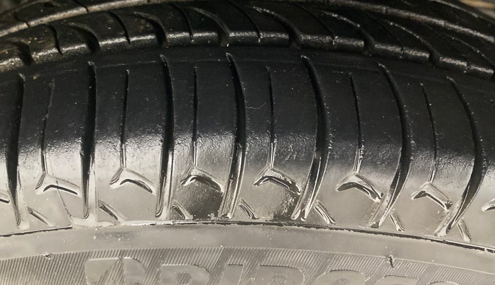 2017 Tata Tiago XE PETROL, Petrol, Manual, 63,707 km, Right Front Tyre Tread