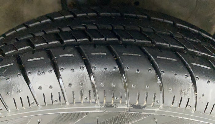 2015 Maruti Celerio VXI AMT, Petrol, Automatic, 63,631 km, Right Front Tyre Tread