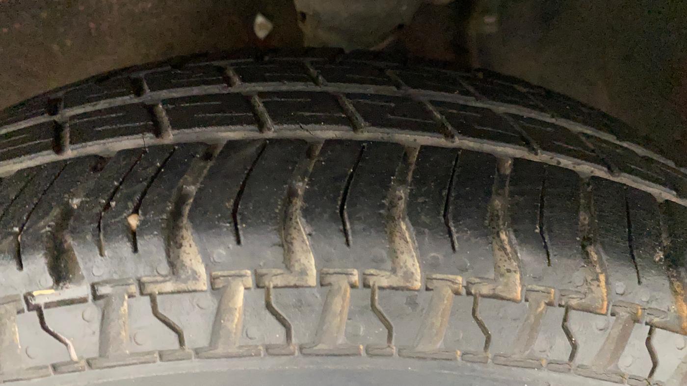 2015 Maruti Alto 800 LXI, Petrol, Manual, 23,155 km, Left Front Tyre Tread