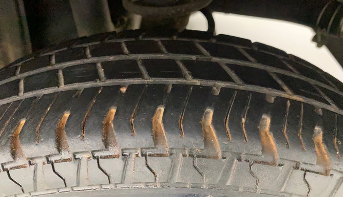 2015 Maruti Alto 800 LXI, Petrol, Manual, 23,155 km, Left Rear Tyre Tread