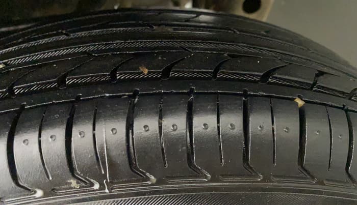 2016 Renault Kwid RXT 0.8, CNG, Manual, 36,817 km, Left Rear Tyre Tread