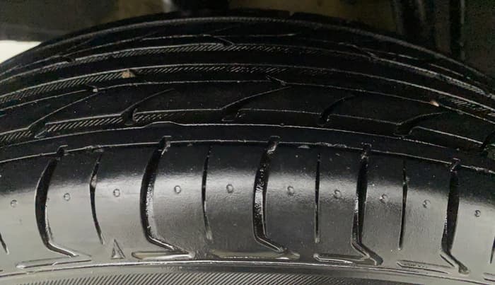 2016 Renault Kwid RXT 0.8, CNG, Manual, 36,817 km, Right Front Tyre Tread