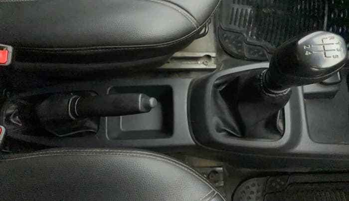 2016 Renault Kwid RXT 0.8, CNG, Manual, 36,817 km, Gear Lever